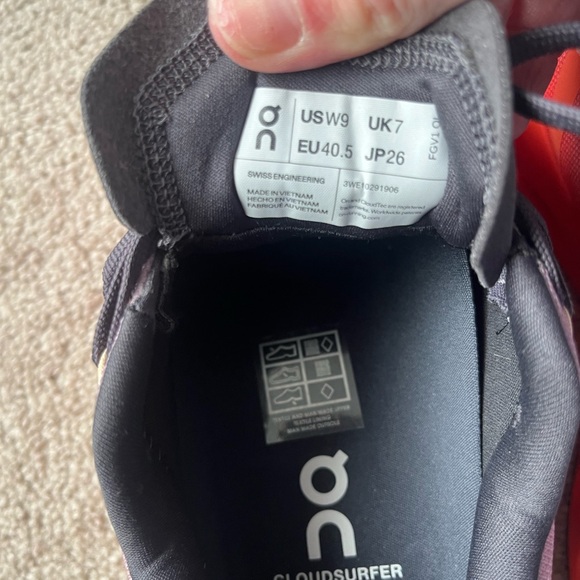 NWT On Cloud surfer trainers with laces - Picture 9 of 12